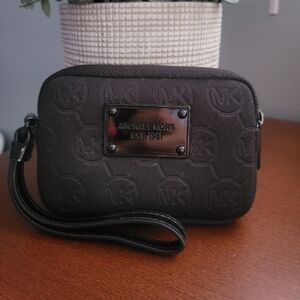 Michael Kors small wrislet/camera wrislet